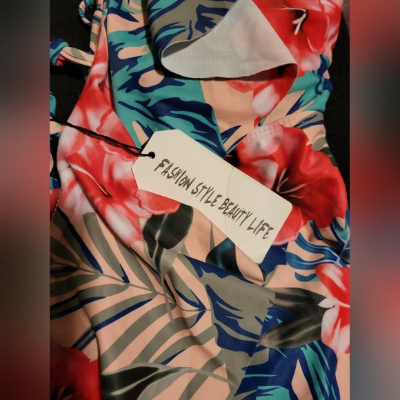 Women's Floral one-piece Swimsuit with ruffled plunging neckline size XL - Picture 9 of 13